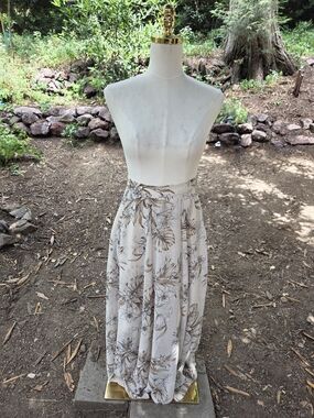 White House Black Market Women's Floral Cream Maxi Skirt Size 00